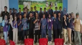 Peternak Belajar Manfaatkan Pelepah Sawit Jadi Pakan Sapi di Sanggau