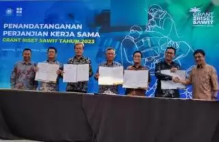 Dapat Dana Dari BPDPKS, Dua Peneliti Unhas Siap Kembangkan Robot dan Drone Sawit