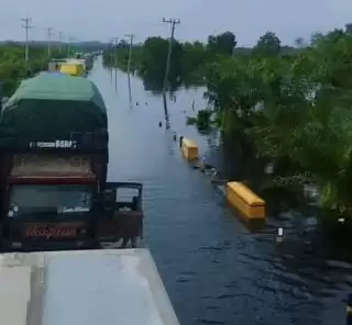 Banjir Jalintim, Warga Keluhkan Jasa Tarif Upah Gendong Towing
