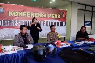 Dorrr.. Pencuri Baterai Tower Telkomsel Dilumpuhkan Usai Tabrak Petugas di Kampar