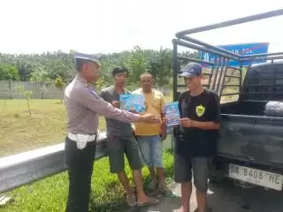 Sat PJR Ditlantas Polda Riau Ajak Pengendara di Tol Permai Ciptakan Pemilu Damai