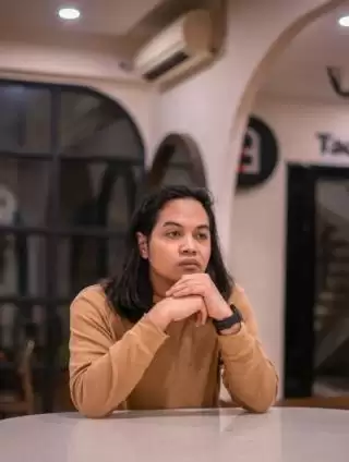 Musisi Luar Biasa Virtuoso Eks Tunanetra Keluarkan Emosi di Single Terbaru 'Old Fireworks'