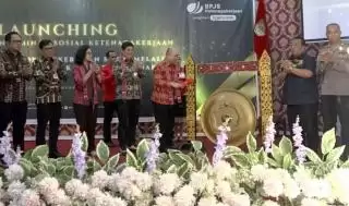 Jaminan Sosial Ketenagakerjaan ke 2.300 Pekerja Sawit Diluncurkan di Landak