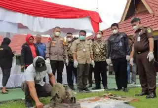 Kejari Pelalawan Musnahkan BB 60 Kasus Perkara Tindak Pindana Umum