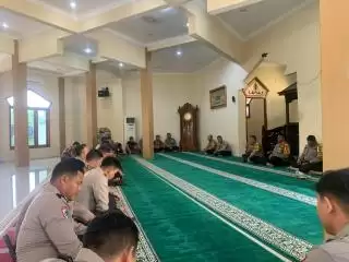 'Jagalah Dirimu dan Keluargamu dari Siksa Api Neraka' Tausyiah Kompol Marluddin di Masjid Al Mubaroq  Polres Madina