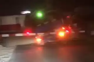 KAI Sesalkan Truk Terobos Pintu Perlintasan Sehingga Menemper KA Putri Deli di Perbaungan