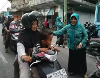 PKK Kepulauan Meranti Berbagi Ratusan Paket Takjil Ramadhan