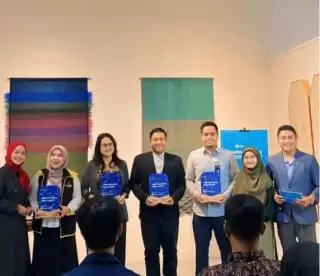 IZ Waste Day 2024 Ditandai 30 Lembaga di Indonesia Terima Anugerah Award4Change