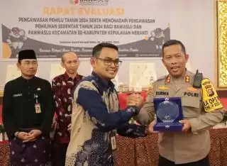 Sukses Kawal Pemilu 2024, Bawaslu Ganjar Penghargaan Kapolres Kepulauan Meranti