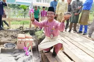 Peletakan Batu Pertama Mushalla Tis'Atul Barokah, Ini Asa Kepala SMAN 9 Mandau