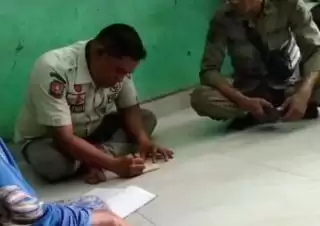 Dua THL Satpol PP Pekanbaru Dipecat Usai Peras Nenek-nenek