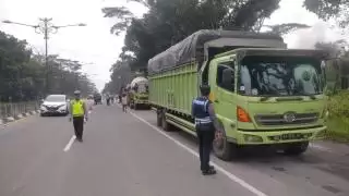 Razia Gabungan di Jalan Lintas Kampar, 86 Truk Ditilang