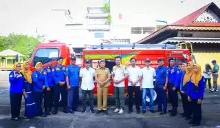 Tinjau Mobil Damkar dan Truk Sampah Baru, Ini Pesan Plt Bupati Kepulauan Meranti