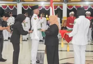 Kukuhkan 75 Anggota Paskibraka Kabupaten Bengkalis, Ini Pesan Kasmarni