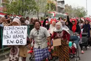 Masyarakat Tumpah Ruah Ikuti Pawai Hari Kemerdekaan RI ke 79 di Kecamatan Mandau