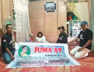Sahabat Asmar Berbagi ke Warga Memburuhkan di 'Jumat Barokah