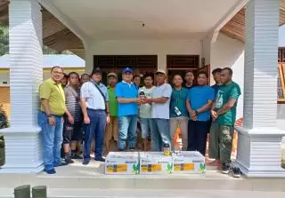 PT Darmali Serahkan Bantuan Herbisida, Tiga Kelompok Tani Sawit Senang