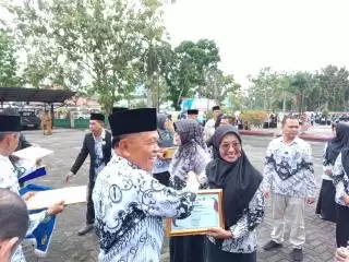 Pimpin Upacara, H Asmar: Selamat HGN dan HUT PGRI ke 79