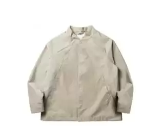 Outfit Bodypack Hadapi Cuaca Tak Terduga di Musim Hujan