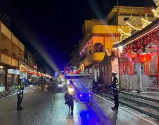 Polantas Kepulauan Meranti Cegah Macet Saat Imlek di Gatur Depan Kelenteng