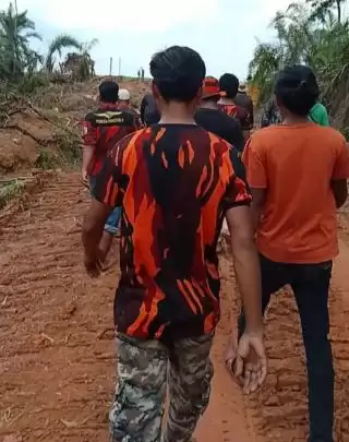 Bersama PP Masyarakat Usir Pekerja PT BBSI dari Lahan Konflik