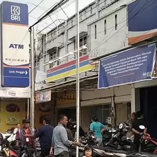 Nasabah Korban Penipuan Oknum Karyawan Ramai-ramai Geruduk Kantor BRI Unit Pinggir