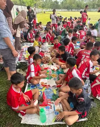 Sambut Bulan Suci 1446 H: SSB Duri Galaxy Makan Bersama, Ibadah Wajib Main Bola Tetap
