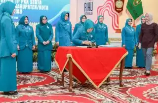 Hj Ismiatun Dikukuhkan Ketua TP PKK dan Ketua Pembina Posyandu Kepulauan Meranti