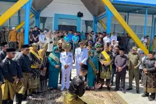 Bupati dan Wakil Bupati Kepulauan Meranti Disambut Meriah Sesudah Pelantikan
