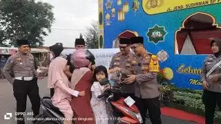 Dapat Takjil Gratis dari Kapolres Bengkalis dan Jajaran Warga Duri Sumringah