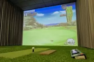 Golf Simulator Perdana di Bandung, Rasakan Sensasi Main di Lapangan Golf Korea hingga United Kingdom!