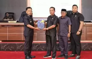 Bupati Kepulauan Meranti Sampaikan LKPJ 2024 di Rapat Paripurna DPRD