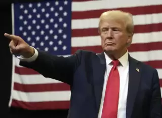 Tak Sejalan dengan Powell, Trump Desak The Fed Turunkan Suku Bunga AS