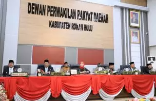 DPRD Rohul Sidang Paripurna, Anton Sampaikan Pidato Perdana
