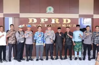 Perdana Rasakan Kelezatan Mie Sagu, Kapolres Baru Sapa DPRD Kepulauan Meranti