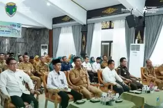 Bupati Fadhil Arief Zoom Meeting Bersama Ketua Tim KLA Kementerian PPPA Republik Indonesia