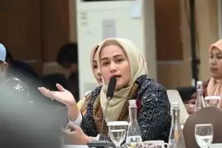 Seberkas Cahaya Penantian Panjang SDN 011 Parit Aman, Janji Perubahan Karmila Sari