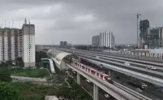 LRT Jabodebek Ajak Pengguna Waspada dan Manfaatkan Fasilitas Pengering Payung di Stasiun