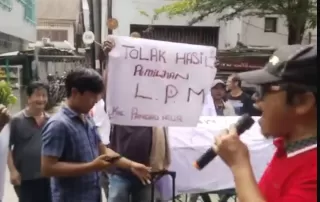 Demo Panas di Medan ! Warga Usung Keranda Mayat Protes Pembentukan LPM, Suasana Memanas di Kantor Lurah