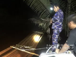 Polisi Temukan 500 Keping Kayu Ilegal di Perairan Desa Dedap Kepulauan Meranti