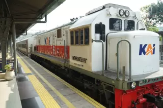Libur Idul Adha 1446 H, Volume Penumpang Kereta Api dari Gambir dan Pasar Senen Meningkat