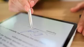 Perbedaan Tanda Tangan Elektronik dan Digital: Pahami Agar Tak Salah Pilih!