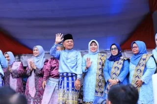 Bupati Kepulauan Meranti Ikuti Pawai Taaruf MTQ ke 43 Provinsi Riau di Bengkalis