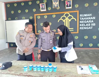 Program 'Rutan Bersinar': Petugas dan Warga Binaan Rutan Kelas IIB Rengat Dites Urine