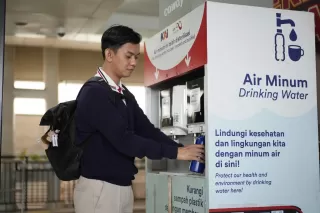 Isi Ulang Minum Gratis di Stasiun LRT Jabodebek, Jadikan Perjalanan Ramah Lingkungan
