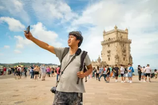 Keuntungan Konektivitas Internet di Era Digital, Ini Cara Aktifkan eSIM di iPhone dan Android