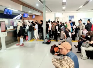 Kerahkan Ratusan Pekerja Tangani Gangguan Jalur KA Argo Bromo Anggrek Daop 3 Bisa Dilalui