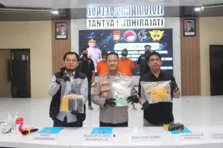 Resnarkoba Polres Bengkalis Sita 956,23 Gram Sabu dari Dua Orang Kurir Dicokok di Mandau