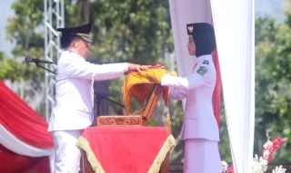 Pimpin Upacara HUT RI ke 80, Bupati Kepulauan Meranti: Ini Momentum Kenang Jasa Pahlawan