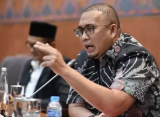 Dijual di Atas HET, Politisi Gerindra Ini Minta BUMN Ambil Alih Distribusi Minyakita